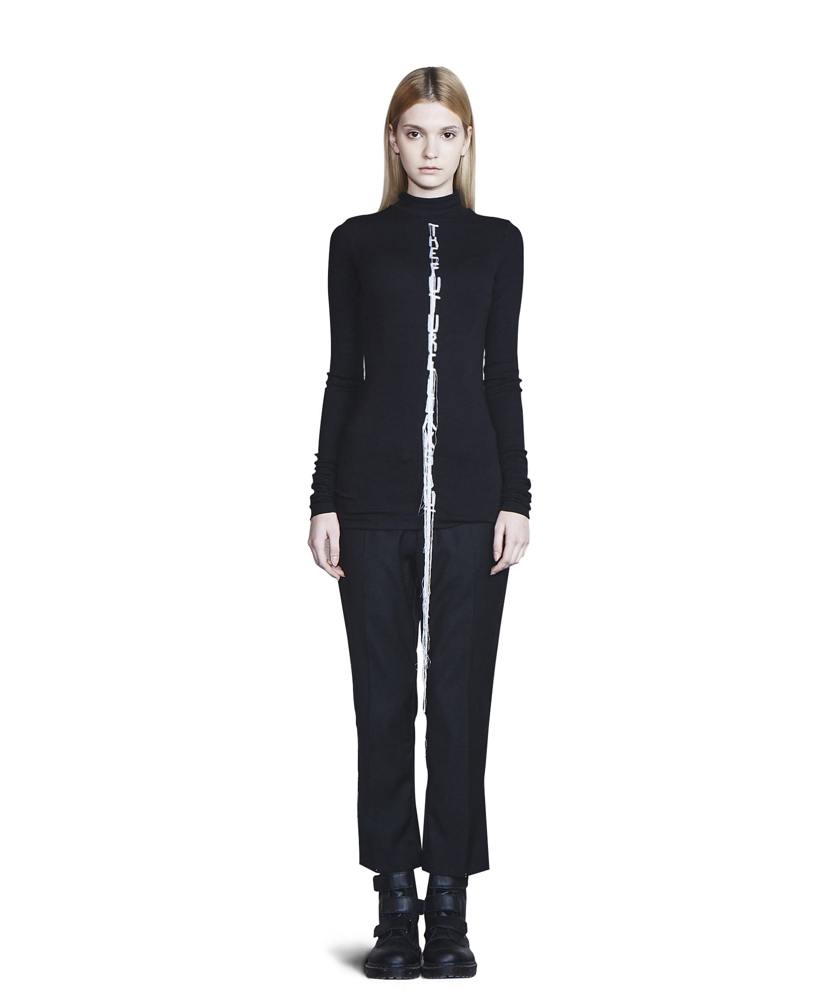 CHAIN EMBROIDERY TURTLENECK